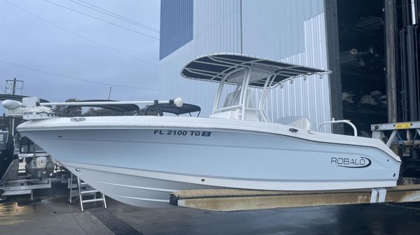 Robalo R 200 