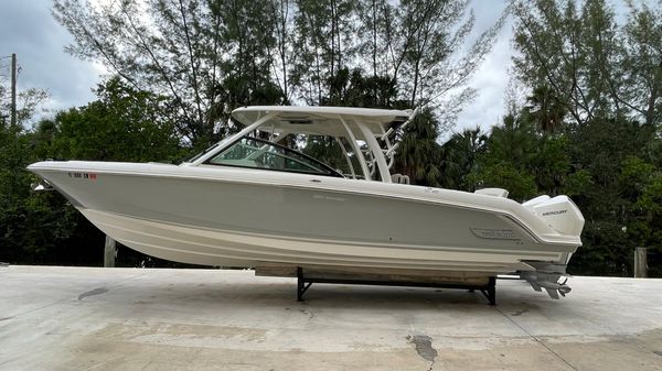 Boston Whaler 320 Vantage