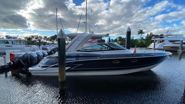 Formula 330 Crossover Bowrider