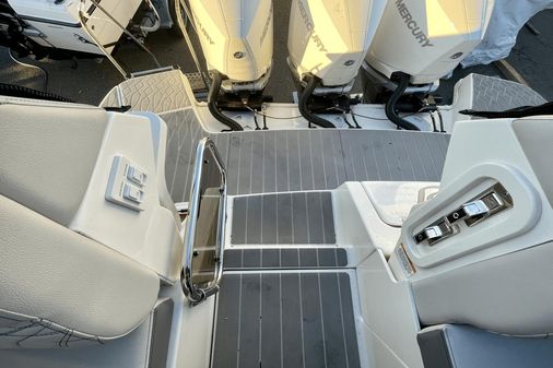 Sea Ray 370 Sundancer image