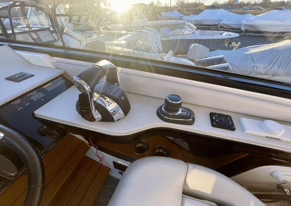 Sea Ray 370 Sundancer image