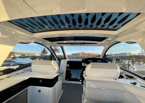 Sea Ray 370 Sundancer image