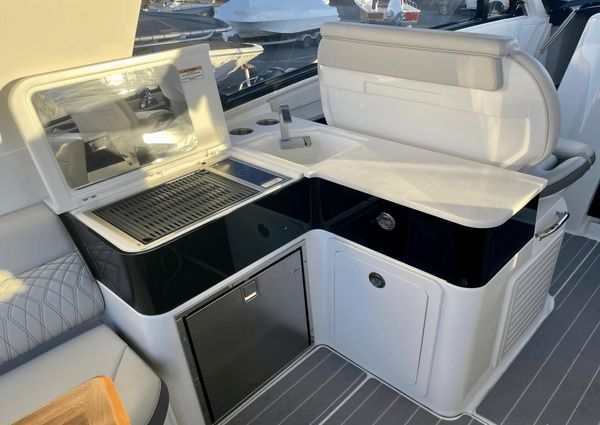 Sea Ray 370 Sundancer image