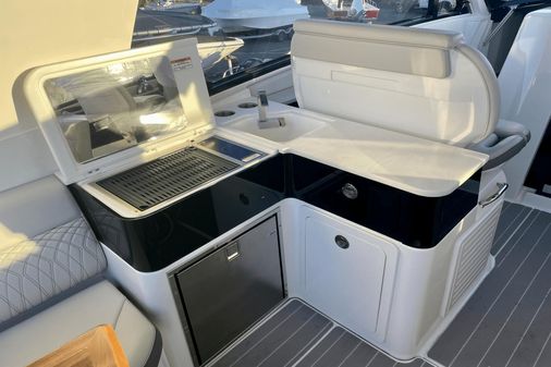 Sea Ray 370 Sundancer image