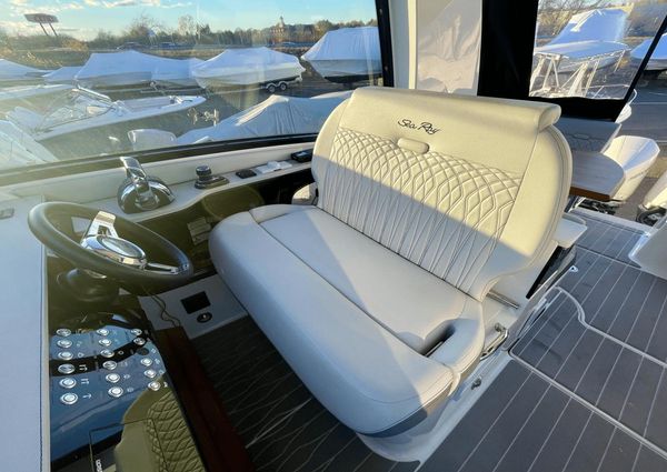 Sea Ray 370 Sundancer image