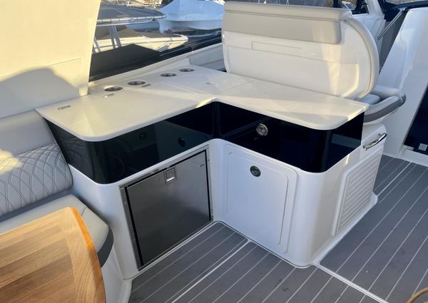 Sea Ray 370 Sundancer image