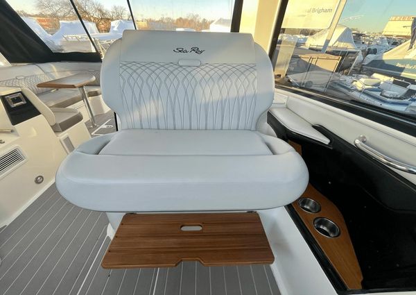 Sea Ray 370 Sundancer image