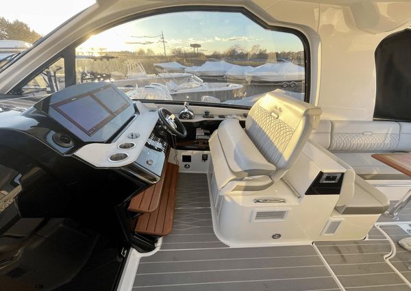 Sea Ray 370 Sundancer image