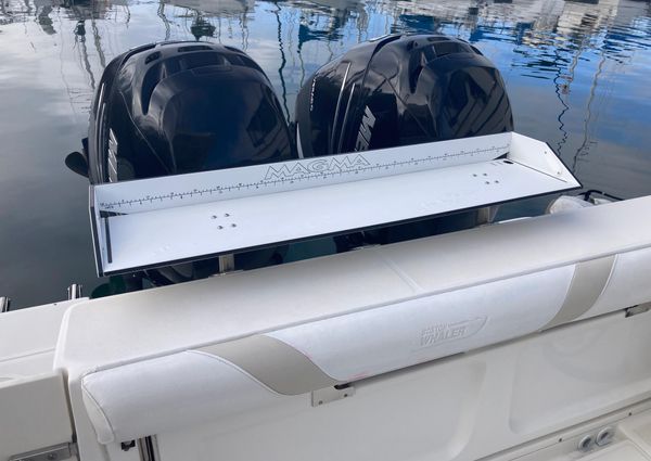 Boston Whaler 320 Outrage image