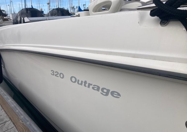 Boston Whaler 320 Outrage image