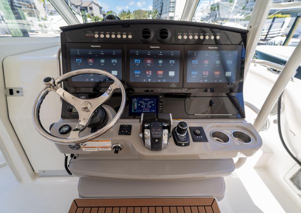 Boston Whaler 420 Outrage image