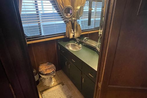 Gibson 50 Cabin Yacht image