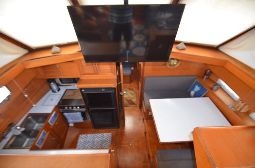 CHB 42 Sundeck image