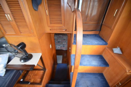 CHB 42 Sundeck image