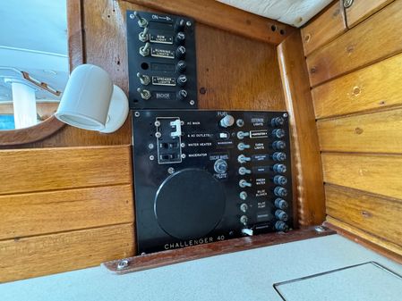 Challenger AFT-COCKPIT image