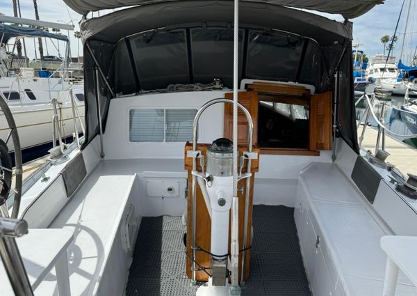 Challenger AFT-COCKPIT image