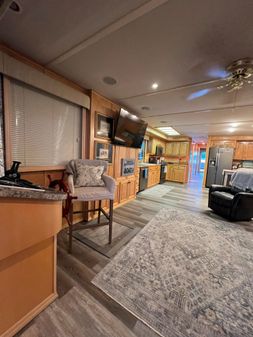 Starlite 16x68 Houseboat image