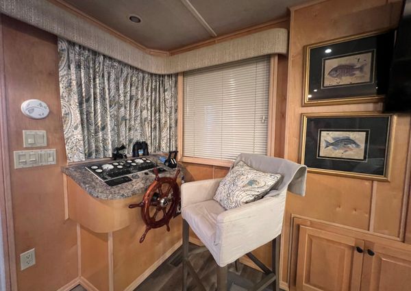 Starlite 16x68 Houseboat image