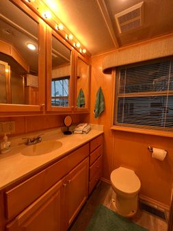 Starlite 16x68 Houseboat image