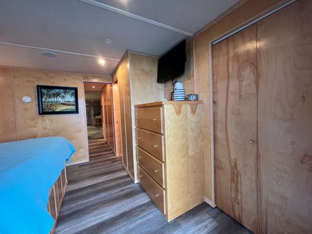 Starlite 16x68 Houseboat image