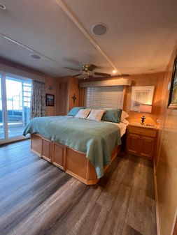 Starlite 16x68 Houseboat image