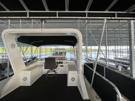 Starlite 16x68 Houseboat image