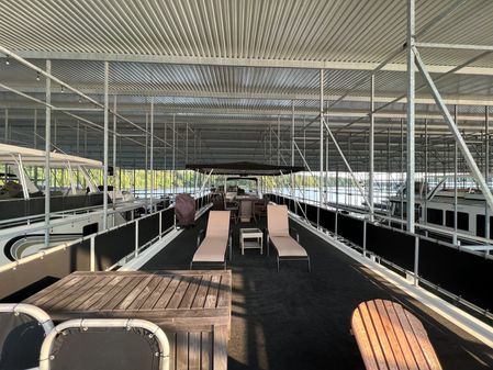 Starlite 16x68 Houseboat image