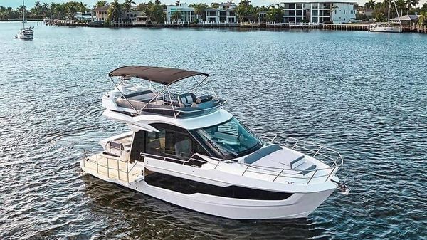Galeon 400 Fly