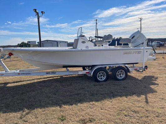 Sea Pro 208 Bay - main image