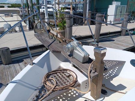 Marine Trader Sundeck 40 image