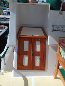 Marine Trader Sundeck 40 image