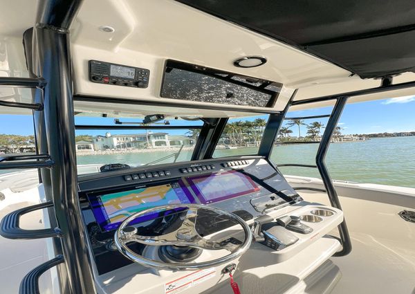 Boston Whaler 330 Outrage image