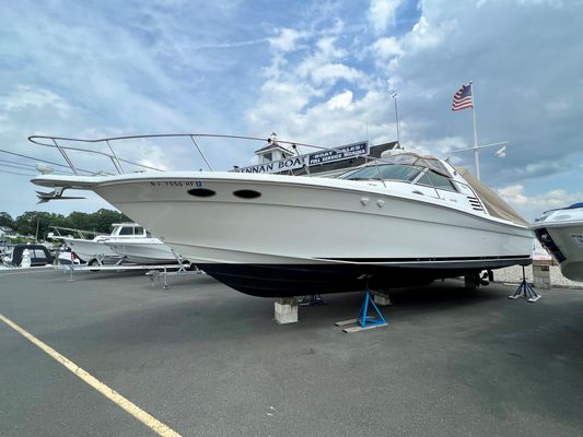Sea Ray 370 Express Cruiser - main image