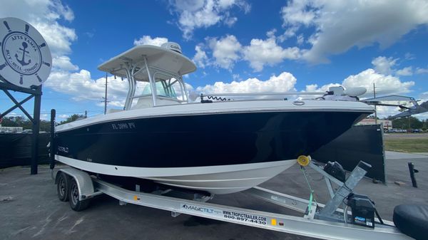 Robalo R260 Center Console 