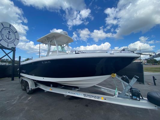 Robalo R260-CENTER-CONSOLE - main image