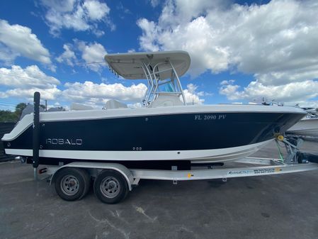 Robalo R260-CENTER-CONSOLE image