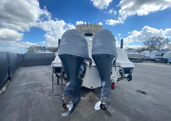 Robalo R260-CENTER-CONSOLE image