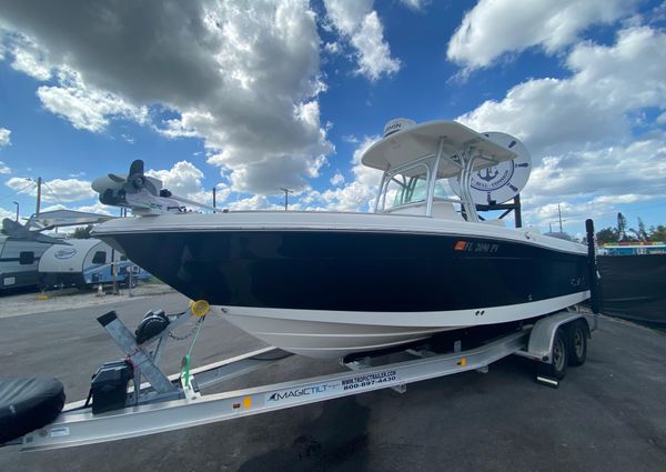 Robalo R260-CENTER-CONSOLE image