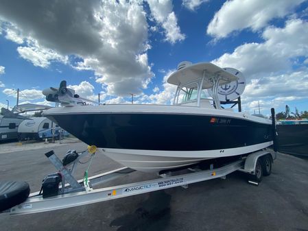 Robalo R260-CENTER-CONSOLE image