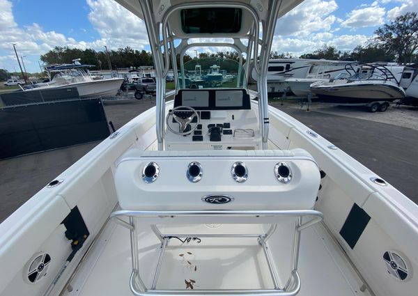 Robalo R260-CENTER-CONSOLE image