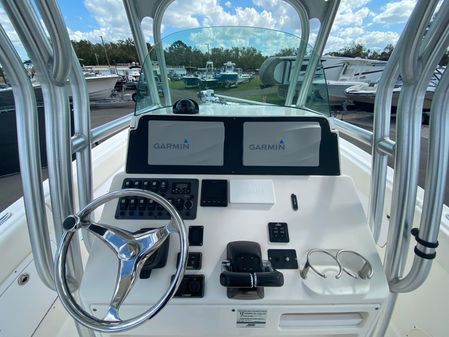 Robalo R260-CENTER-CONSOLE image