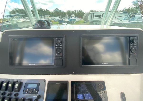 Robalo R260-CENTER-CONSOLE image