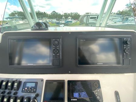 Robalo R260-CENTER-CONSOLE image