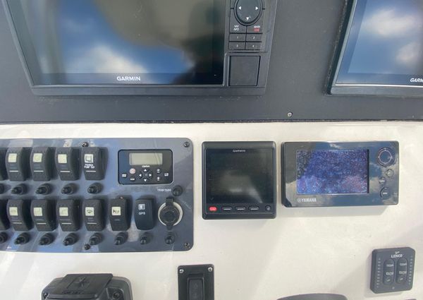 Robalo R260-CENTER-CONSOLE image