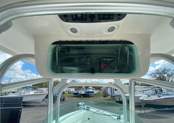 Robalo R260-CENTER-CONSOLE image