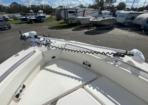 Robalo R260-CENTER-CONSOLE image