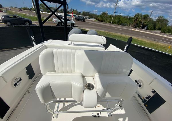 Robalo R260-CENTER-CONSOLE image