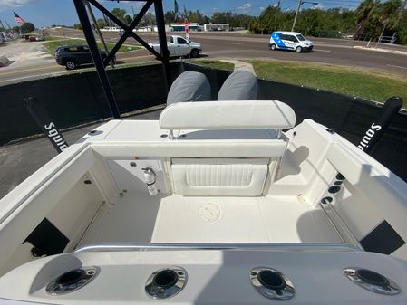 Robalo R260-CENTER-CONSOLE image