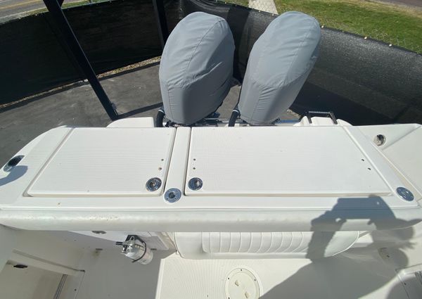 Robalo R260-CENTER-CONSOLE image