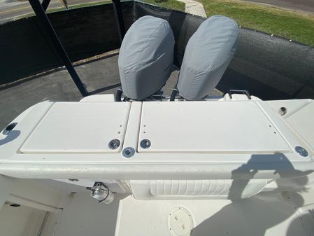 Robalo R260-CENTER-CONSOLE image